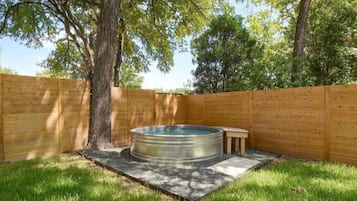 Tina de hidromasaje al aire libre