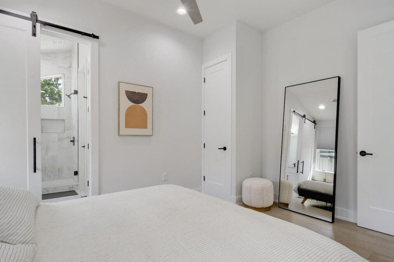 2 chambres, bureau, fer et planche à repasser, accès au Wi-Fi (inclus)