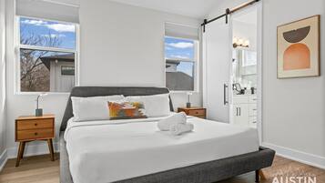 2 soverom, strykejern/-brett, reiseseng for barn og wi-fi (inkludert)