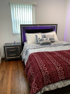 3 bedrooms, iron/ironing board, WiFi, bed sheets