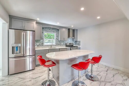 Spacious Westtown Home, Firepit, Up to 10 Guest

