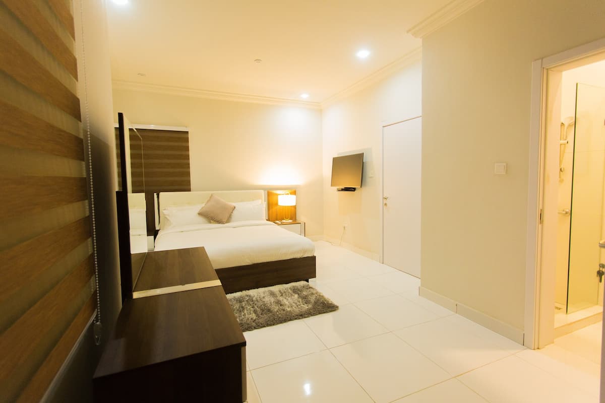 3 bedrooms, in-room safe, individually decorated, individually furnished