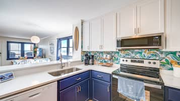 Microwave, dishwasher, coffee/tea maker, blender