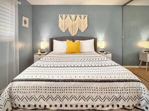 3 bedrooms, desk, iron/ironing board, travel crib - Fun Family Home Minutes to Beach and Legoland with Huge Backyard with Playground (Oceanside)