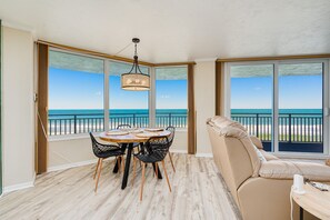 Smart TV, ping pong - NEW!Pool!Hot Tub!Oceanfront! Peninsula #303 (Daytona Beach)
