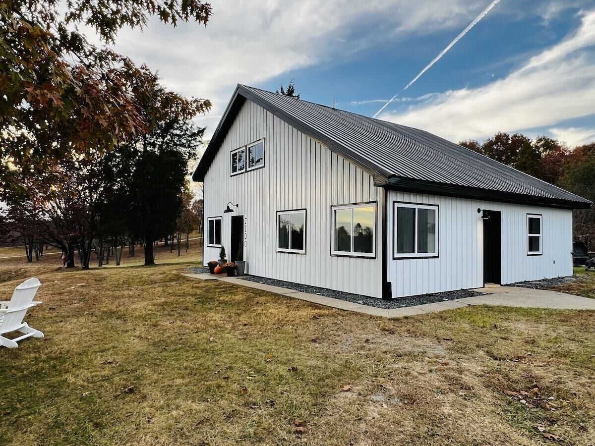 South Liberty Inn-cozy getaway minutes away from Patoka Lake