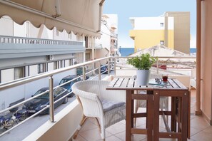 Outdoor dining - Aeri Home - At Nea Chora beach w. Parking included (Chania)