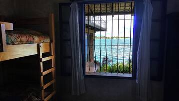 Dortoir Partagé, femmes uniquement, vue lac, en bord de lac | Fer et planche à repasser, Wi-Fi gratuit, draps fournis