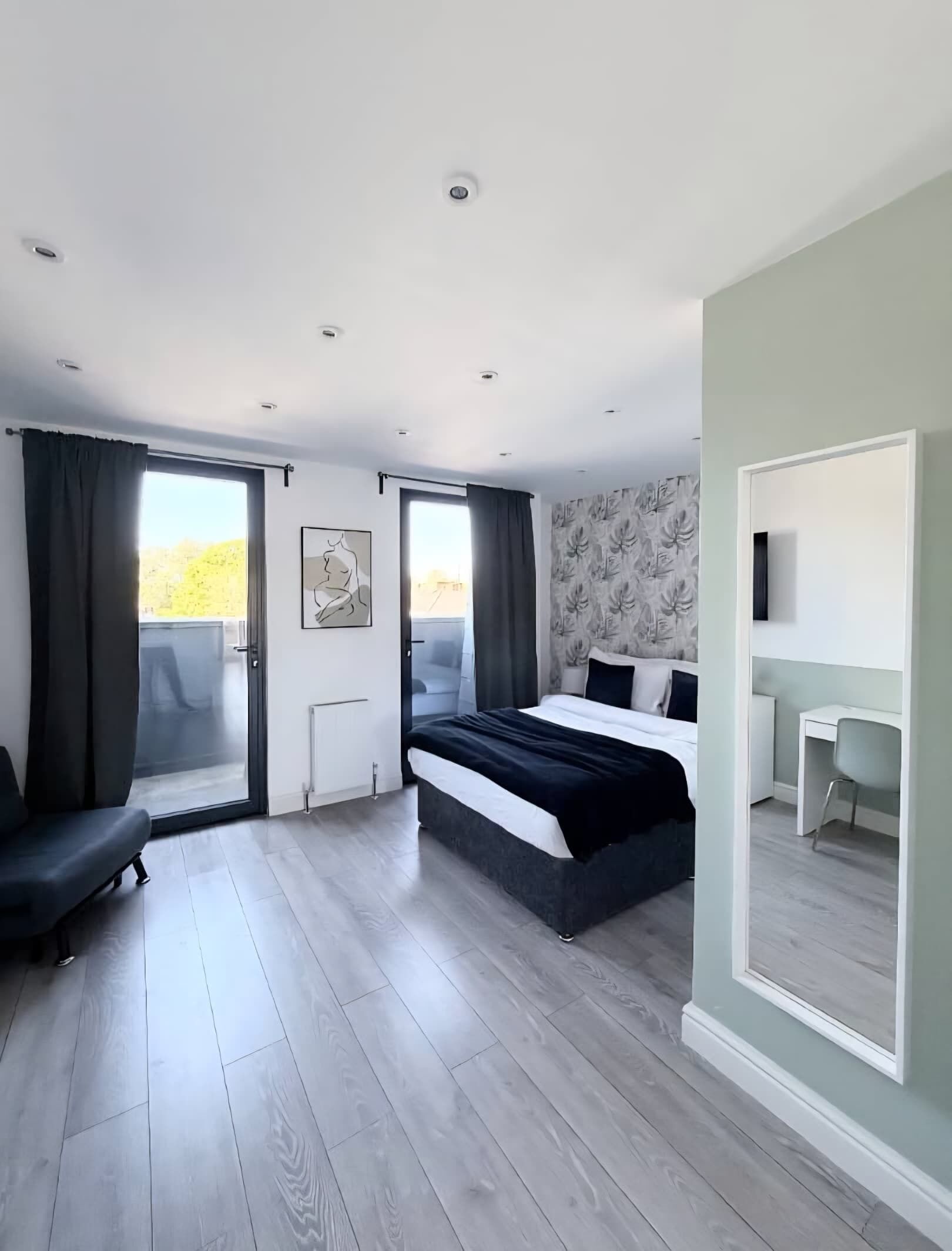 1 slaapkamer, een bureau, een strijkplank/strijkijzer, wifi
