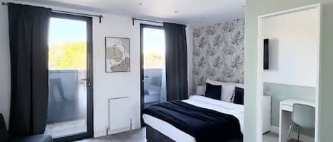 1 bedroom, desk, iron/ironing board, WiFi