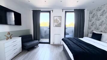 1 bedroom, desk, iron/ironing board, WiFi