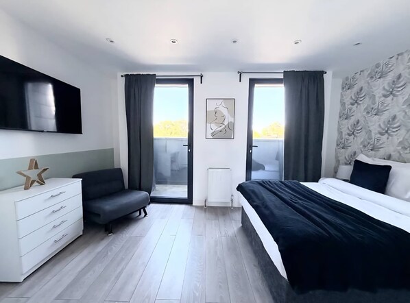 1 bedroom, desk, iron/ironing board, WiFi