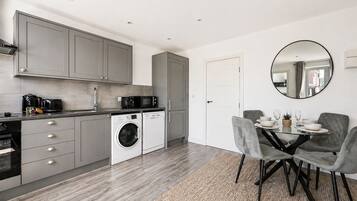 Coffee/tea maker, fridge, microwave, oven