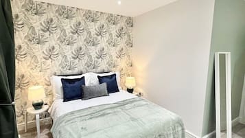 1 室のベッドルーム、デスク、アイロン / アイロン台、WiFi (無料)