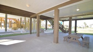 Unclassified image, 4 of 32, button - 50 yards to sand and views, the best value for proximity! (Bolivar Peninsula)