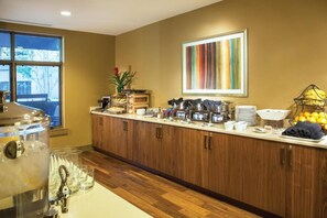 Dining - Presidential Unit at a World Class Ski Resort
 (Avon)