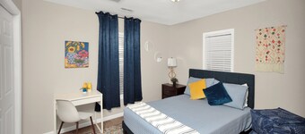 Travel through the World - Missions House - Sleeps 11 