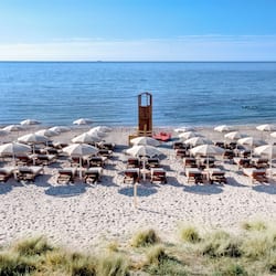 Private beach, sun-loungers, beach umbrellas, beach towels
