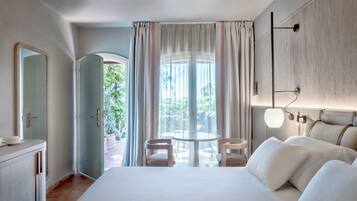 Allergikerbettwaren, Minibar, Zimmersafe, BĂŒgeleisen/BĂŒgelbrett