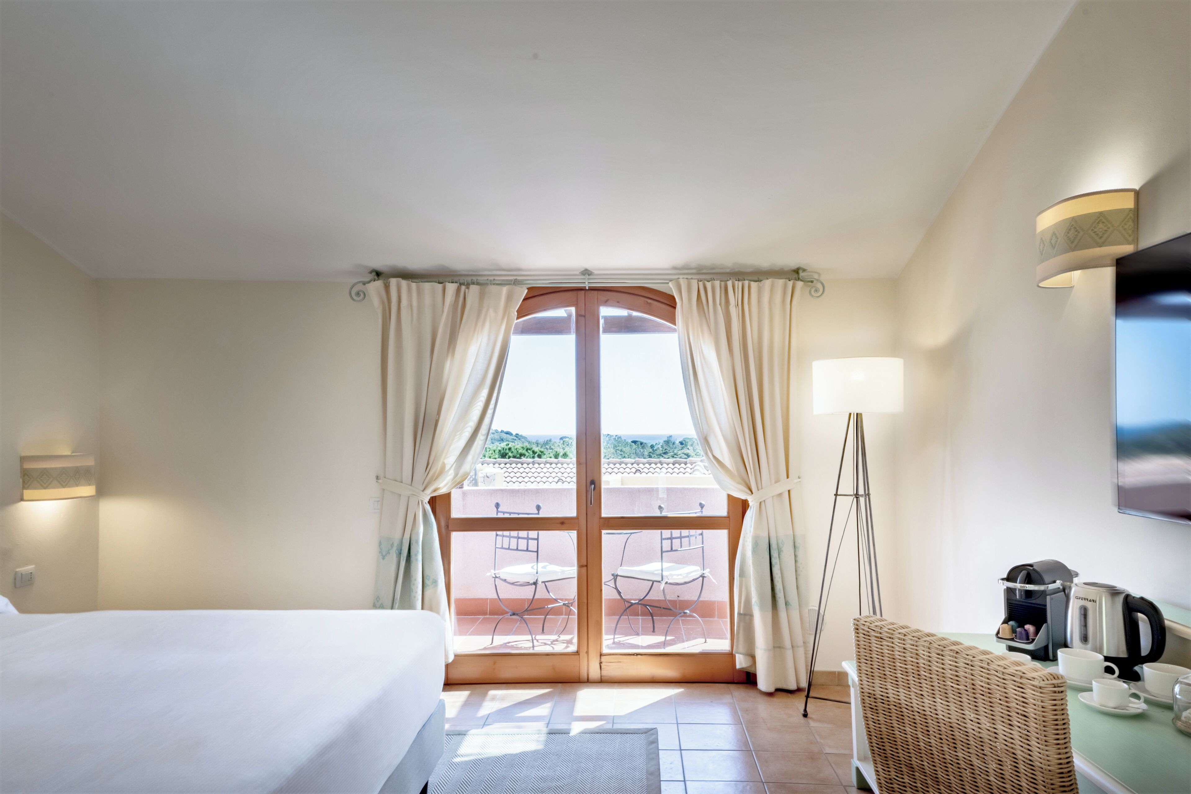 Hypoallergeen beddengoed, een minibar, een kluis op de kamer