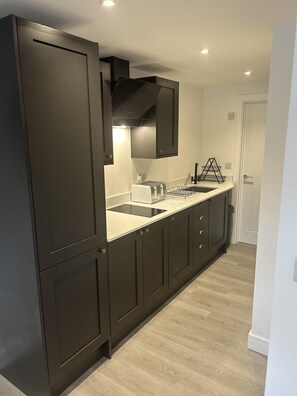 Refrigerador, microondas, horno, placa de cocina