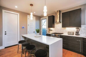 Fridge, microwave, oven, stovetop - ROOFTOP HOT TUB- FIRE PIT- MASSIVE CITY VIEWS (Nashville)