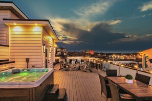 Outdoor dining - ROOFTOP HOT TUB- FIRE PIT- MASSIVE CITY VIEWS (Nashville)