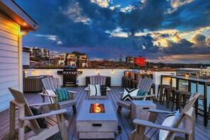 Terrace/patio - ROOFTOP HOT TUB- FIRE PIT- MASSIVE CITY VIEWS (Nashville)