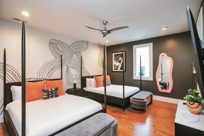 4 bedrooms, iron/ironing board, Internet, bed sheets - ROOFTOP HOT TUB- FIRE PIT- MASSIVE CITY VIEWS (Nashville)