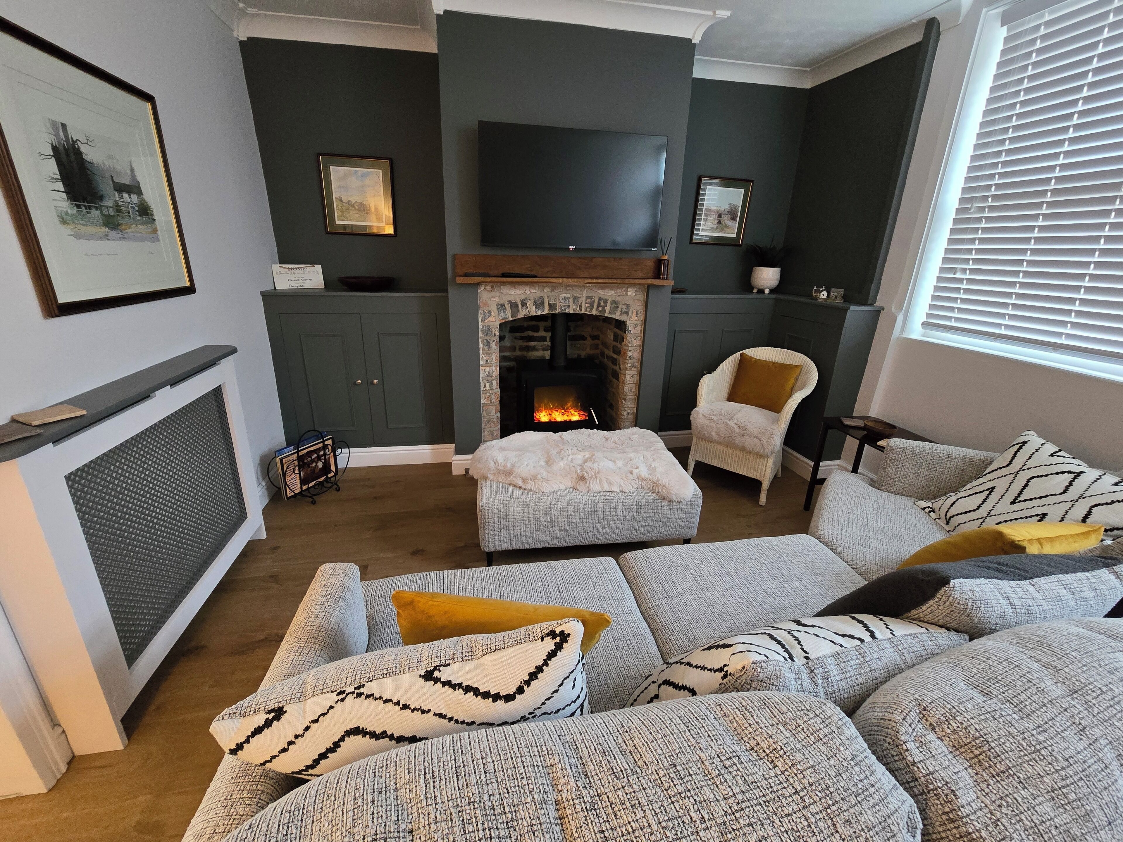 Smart TV, fireplace