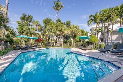 November Sale!_Private Pool~40' dock~Bring a Boat~Golf cart~Kayaks