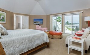 5 bedrooms, desk, iron/ironing board, travel crib - Private Heated Pool~40' dock~Bring a Boat~Golf cart~Kayaks (Captiva)