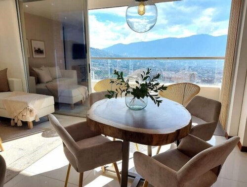 Unique apartment with an amazing city view! With all the amenities you need!