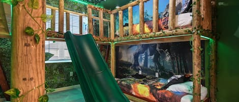 12 bedrooms, individually decorated, individually furnished, bed sheets