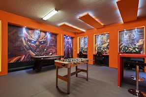 Games room - 10br Disney Oasis Star Wars Themed Family Retreat (Davenport)