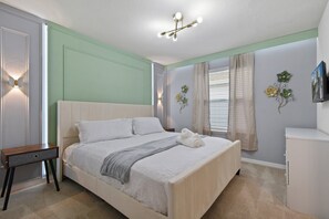 10 bedrooms, individually decorated, individually furnished, bed sheets - 10br Disney Oasis Star Wars Themed Family Retreat (Davenport)