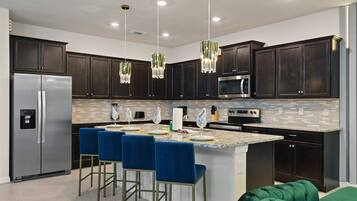 House, Multiple Beds, Pool Access, Pool View (4229LA WIR) | Private kitchen