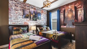 منزل - عدة أسرّة - مع إمكانية استخدام المسبح - بمنظر للمسبح (2936PS_W 20230901 SL) | 6 عدّة غرف نوم وبديكورات فريدة لكل غرفة وطراز فريد لكل وحدة