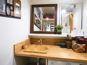 Hårføner og håndklær