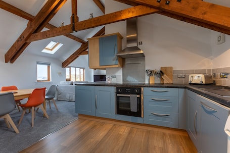 Refrigerador, lavavajillas, tetera/pava eléctrica, tostadora