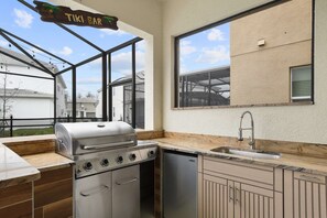 منزل - عدة أسرّة - مع إمكانية استخدام المسبح - بمنظر للمسبح (2528SD_M VP) | المنطقة المحيطة بالمنشأة