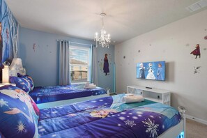 A bedroom with two beds, a TV, and a chandelier. - 7BR Solterra Resort - Newly Renovated Home w Pool (Davenport)