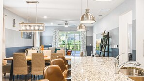 Casa, varias camas, acceso a la alberca, vista a la alberca (7271OL Solterra) | Interior