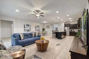 House, Multiple Beds, Pool Access, Pool View (8888BC WAW) | Living area
