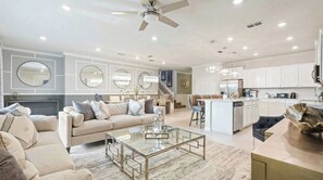 House, Multiple Beds, Pool Access, Pool View (1967SD WIR) | Living area