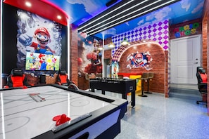 Hus - flere senge - adgang til pool - udsigt til pool (1967SD WIR) | Spillelokale