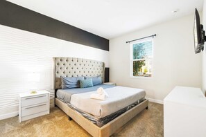 9 bedrooms, individually decorated, individually furnished, bed sheets - Storey Lake Getaway Pool SPA Theater (Kissimmee)