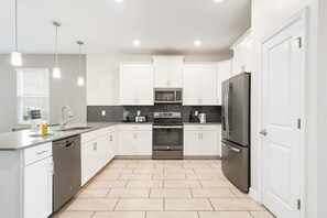 Hus - flere senge - adgang til pool - udsigt til pool (4550NL SL) | Privat køkken | Kaffe-/temaskine, elkedel