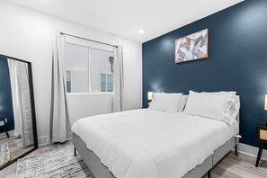 2 bedrooms, desk, iron/ironing board, WiFi - Luxurious Apartment in Downtown Dallas 2BR 1 BATH (Dallas)