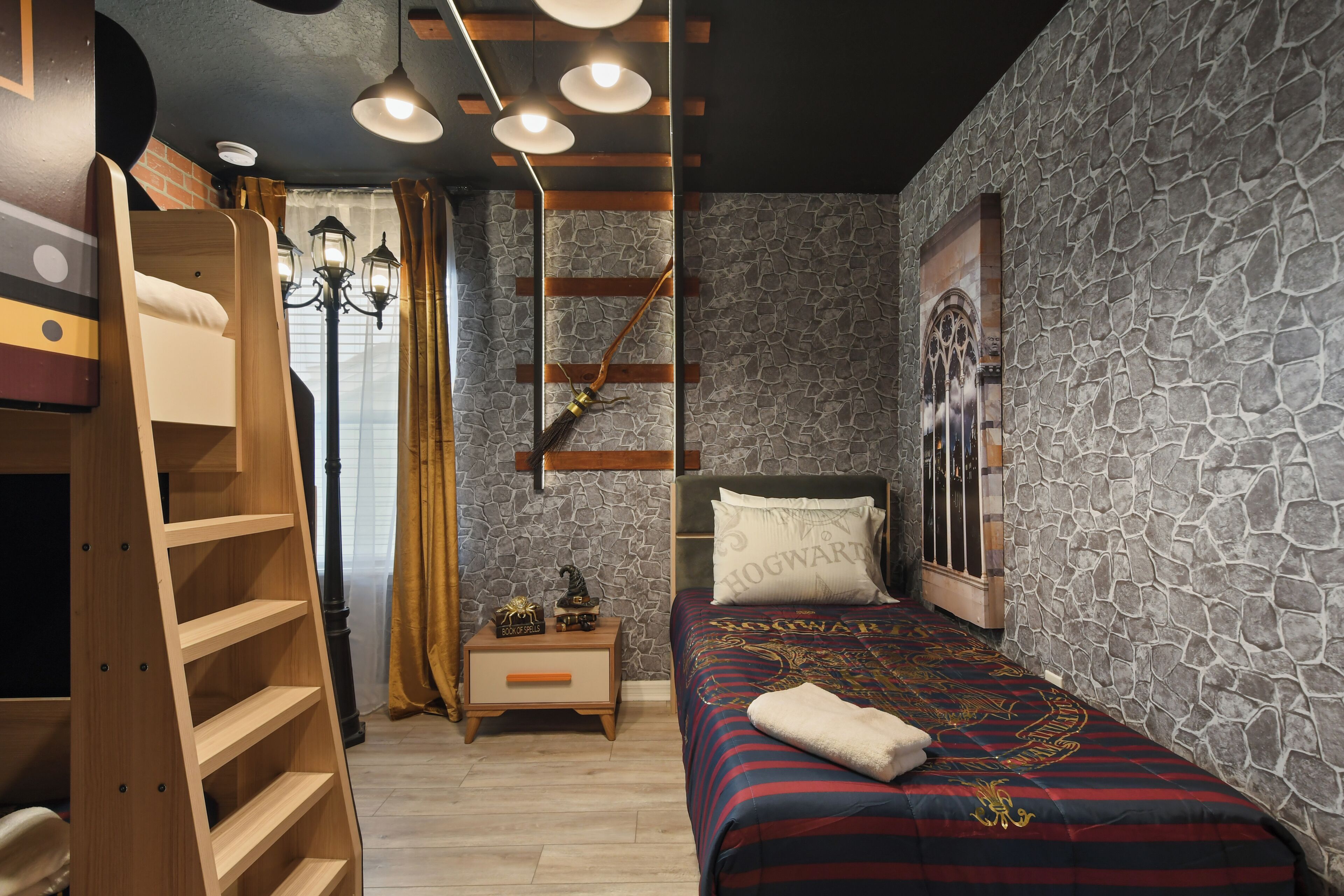 8 bedrooms, individually decorated, individually furnished, bed sheets